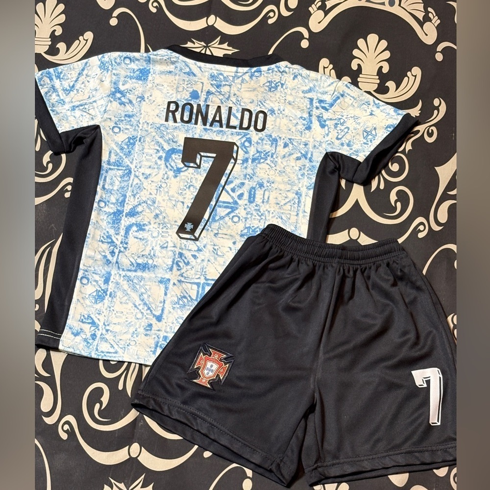 Kids Youth XL (30) Ronaldo Portugal Soccer Jersey Kit SHIPS TODAY NEW WITH TAGS - Picture 2 of 5
